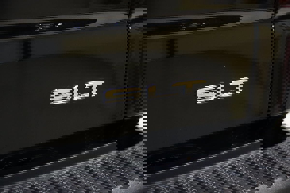 Used 2023 GMC Sierra 1500 SLT w/ SLT Convenience Package image 15