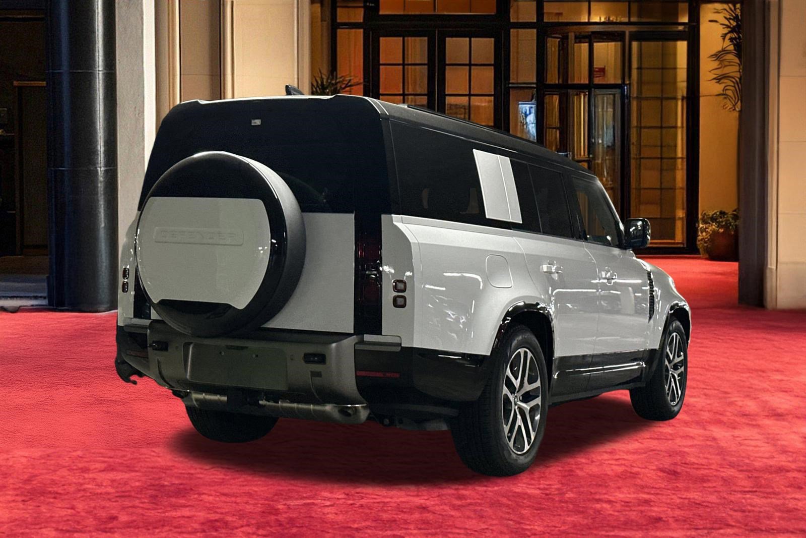 New 2025 Land Rover Defender 130 X-Dynamic SE image 8