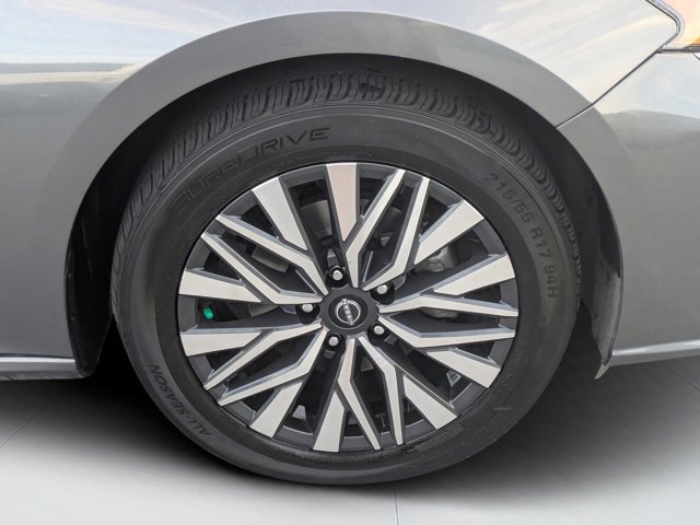 Used 2024 Nissan Altima 2.5 SV image 9