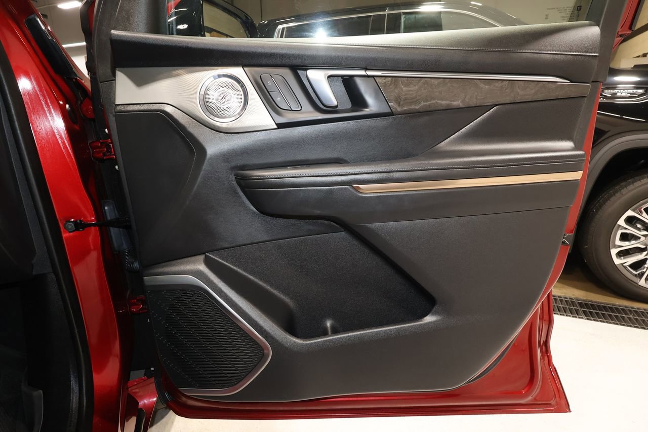 Certified 2025 Buick Enclave Avenir w/ Super Cruise Package image 19