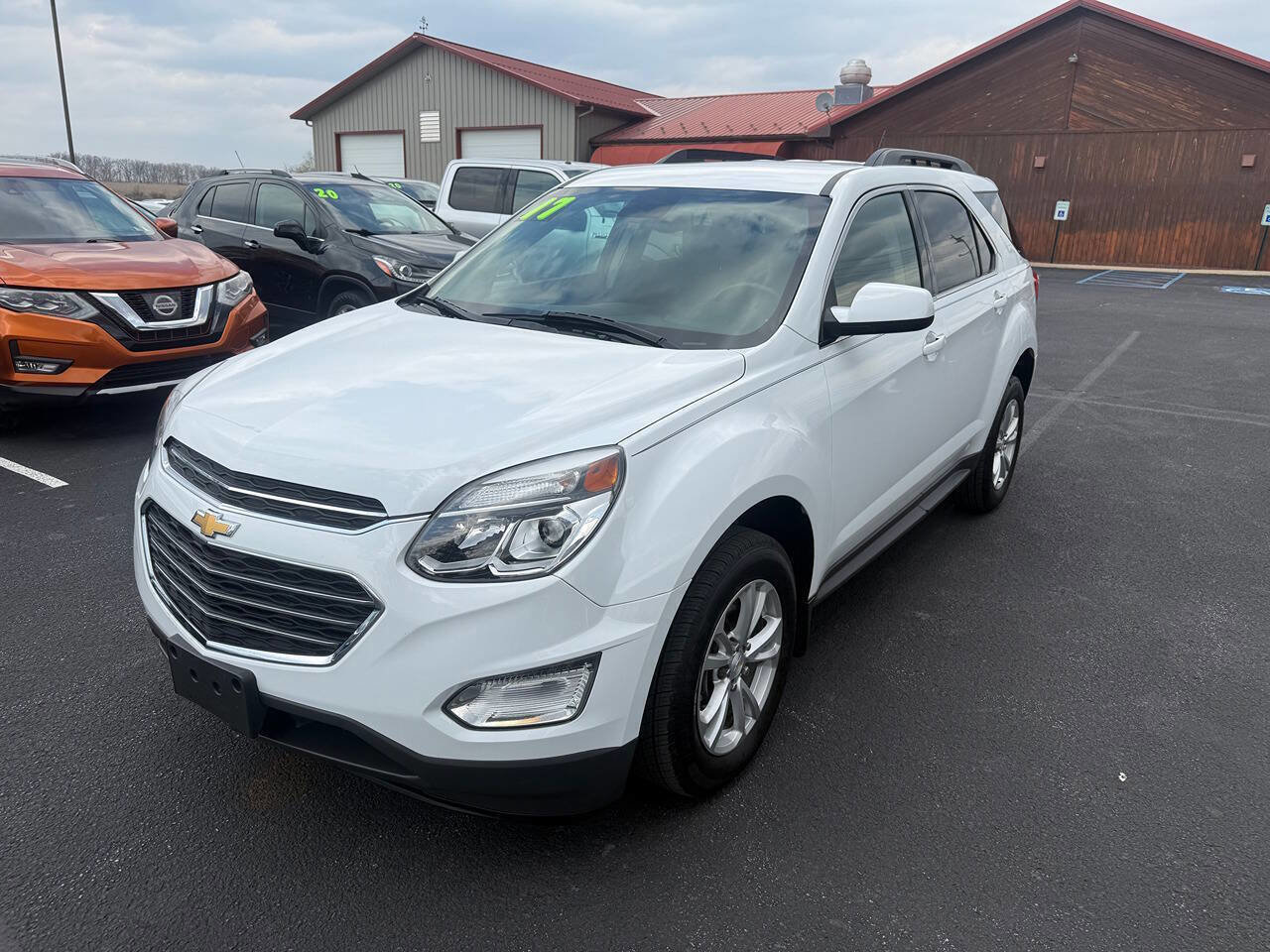 Used 2017 Chevrolet Equinox LT w/ Convenience Package FWD image 2