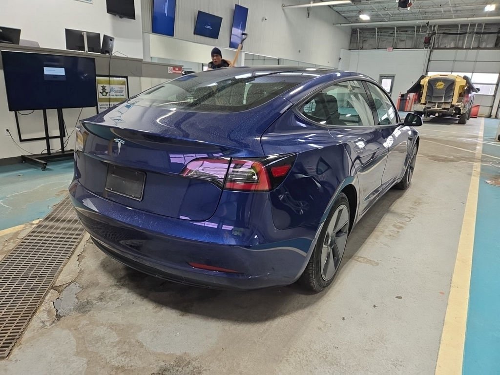 Used 2021 Tesla Model 3 Standard Range Plus image 4