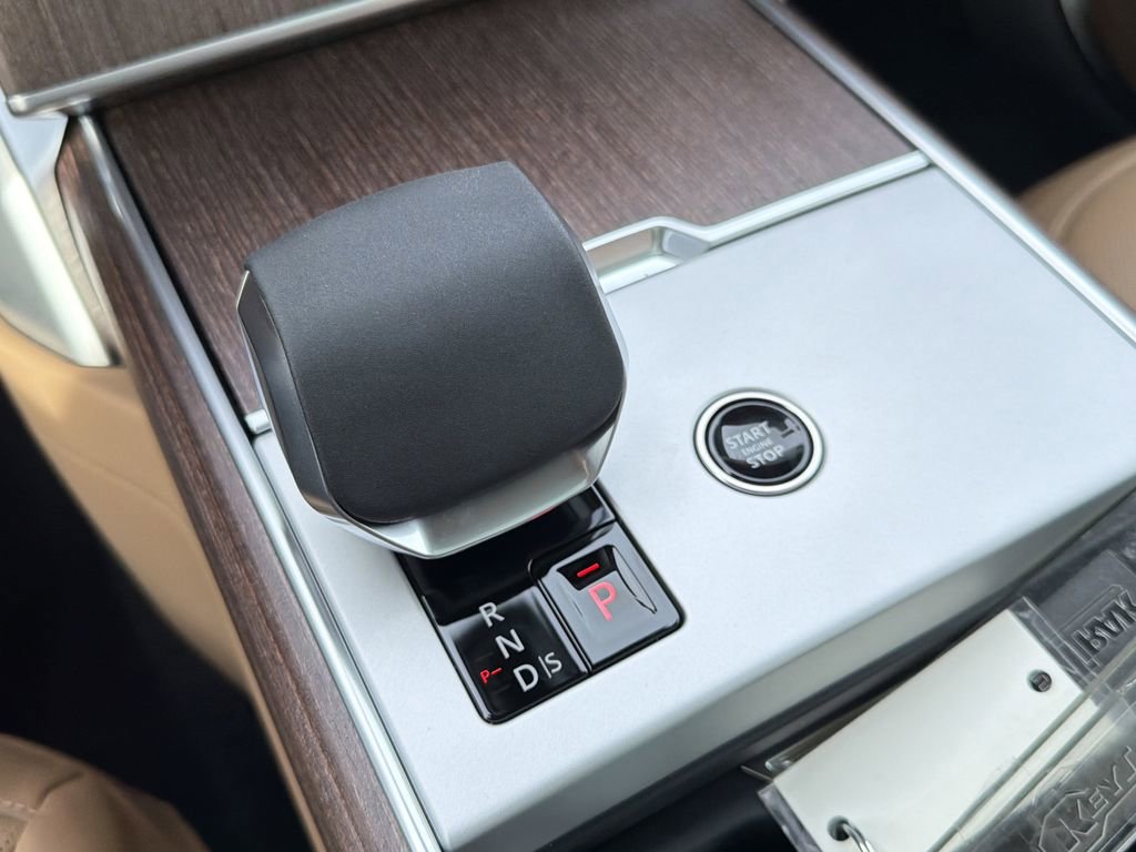 New 2026 Land Rover Range Rover Long Wheelbase SE image 29