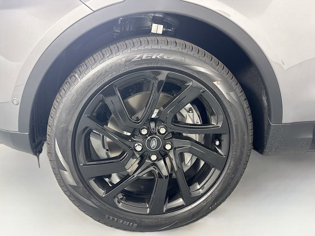 New 2025 Land Rover Discovery S image 31