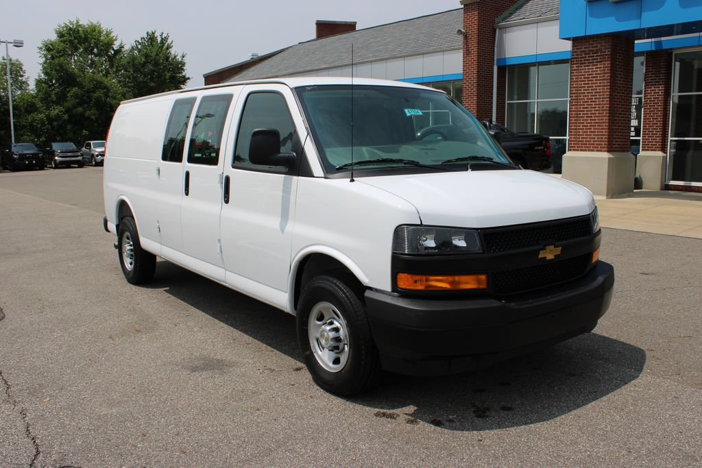 New 2026 Chevrolet Express 3500 Extended w/ Driver Convenience Package RWD video 2