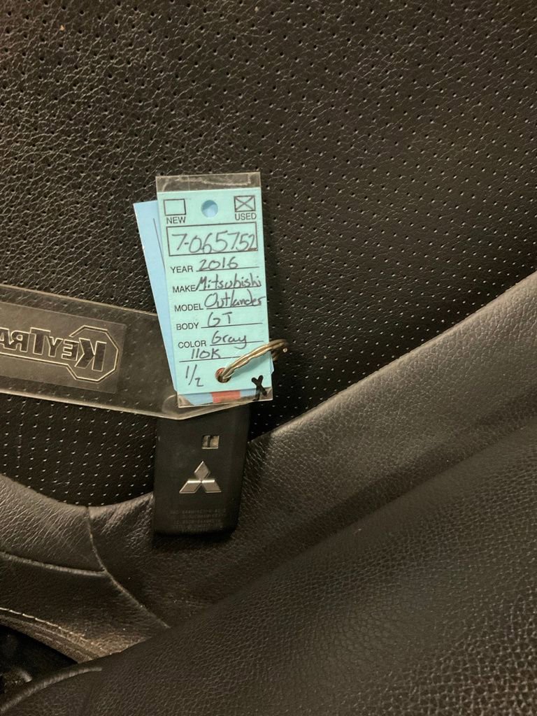 Used 2016 Mitsubishi Outlander GT AWD/4WD image 36