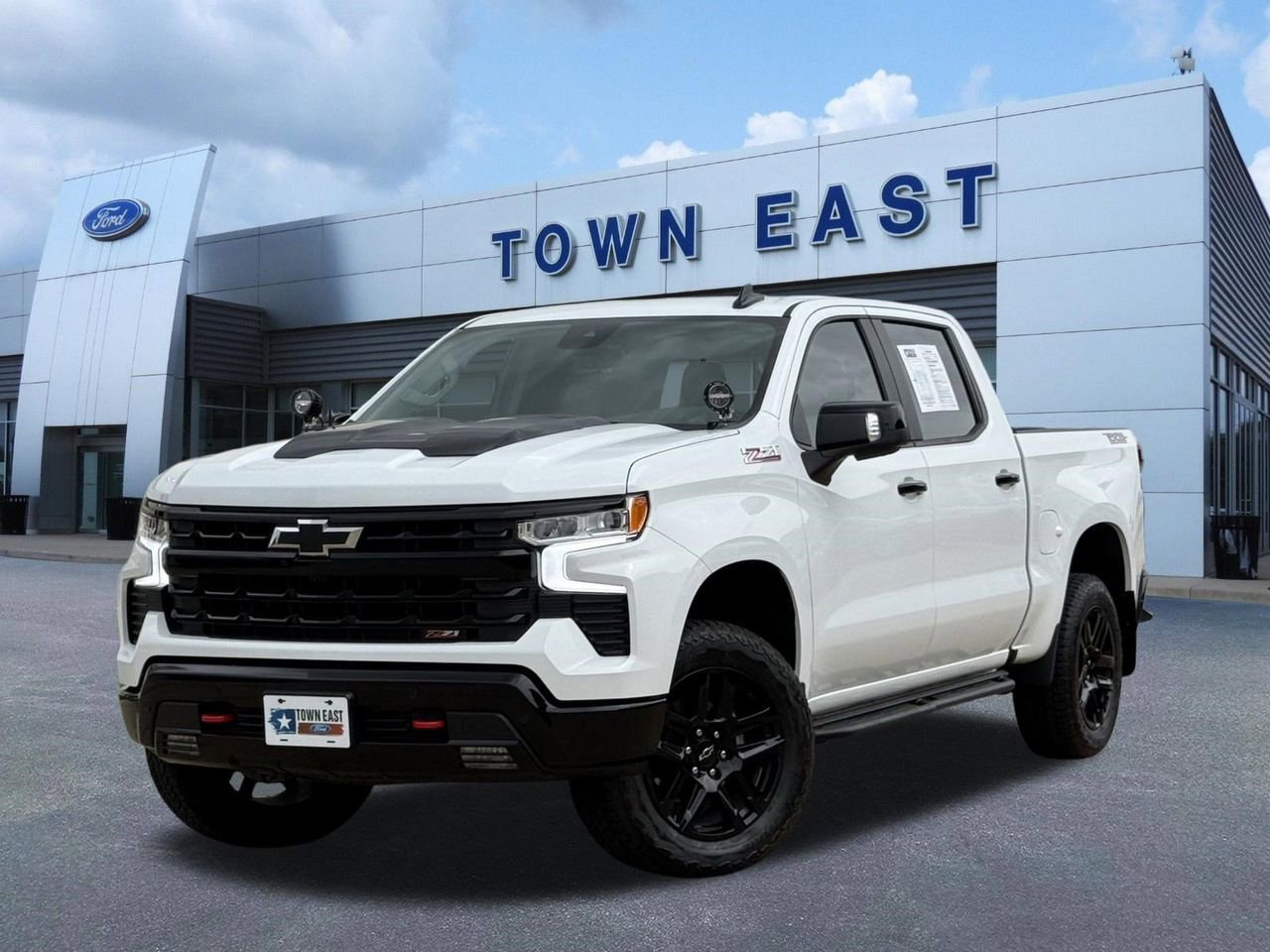 Used 2025 Chevrolet Silverado 1500 LT Trail Boss w/ LT Trail Boss Premium Package image 1