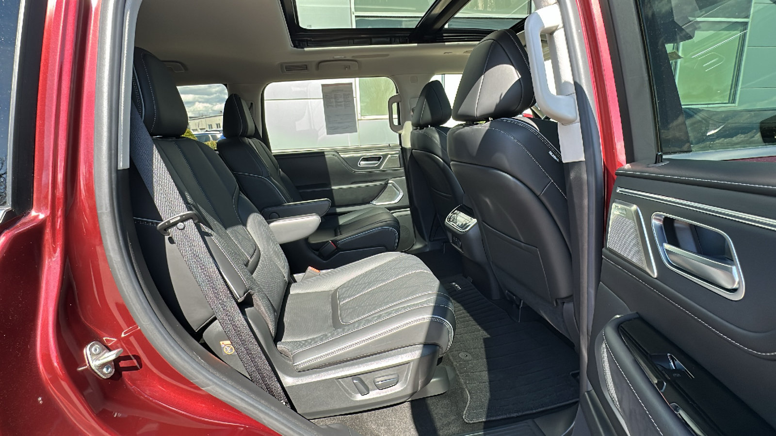 Used 2025 INFINITI QX80 Sensory AWD/4WD image 25