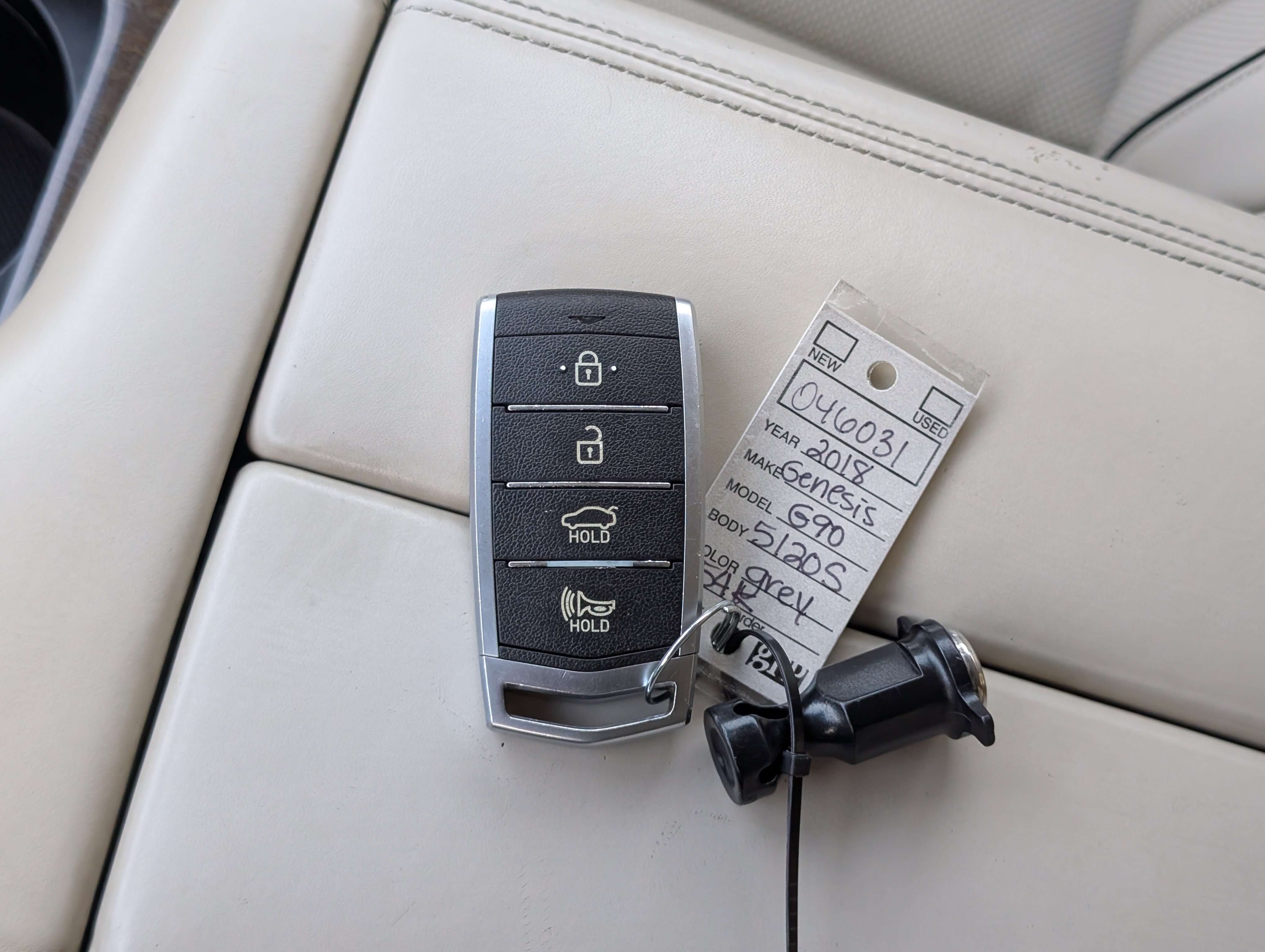 Used 2018 Genesis G90 3.3T Premium RWD image 39