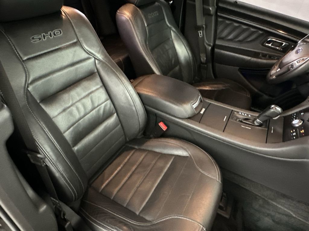 Used 2016 Ford Taurus SHO image 27