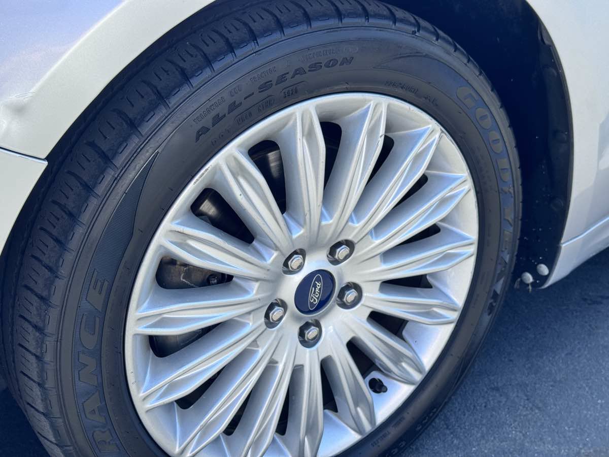 Used 2014 Ford Fusion Energi SE FWD image 22