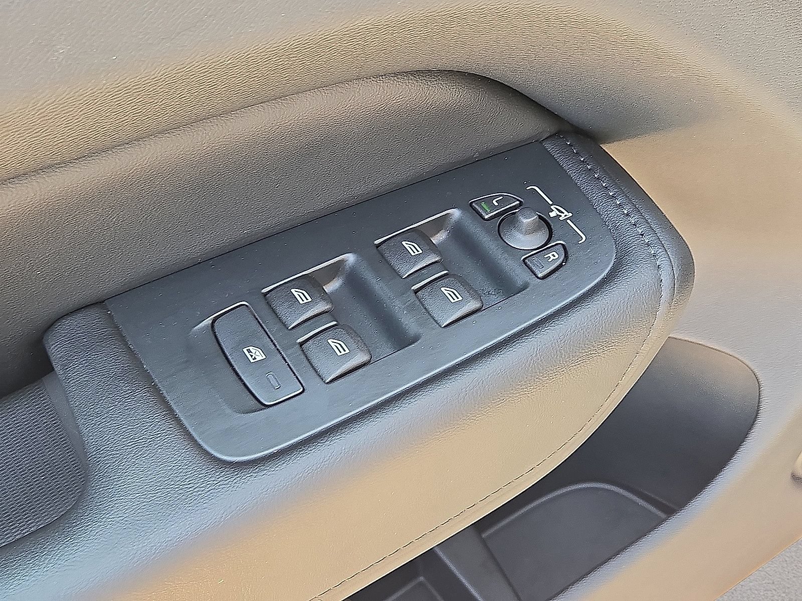 Certified 2024 Volvo XC60 B5 Core AWD/4WD image 22