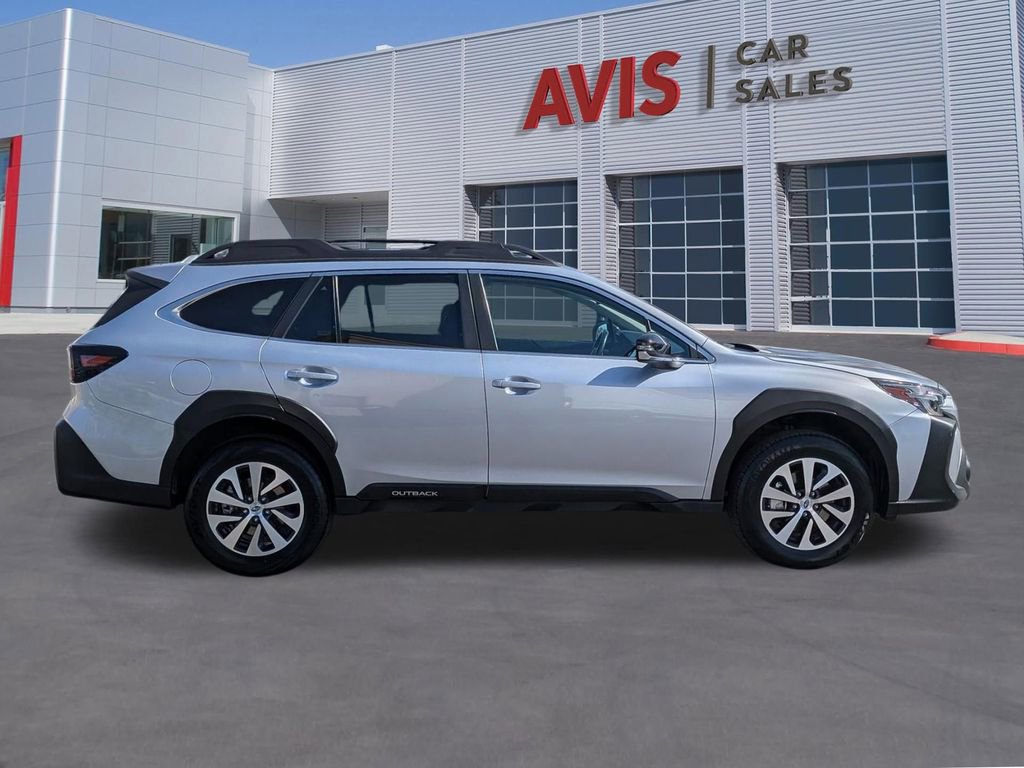 Used 2025 Subaru Outback Premium image 5