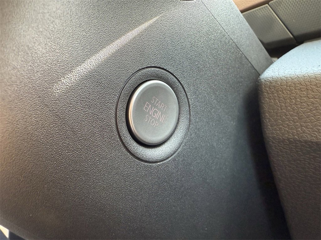 New 2025 Volkswagen ID.4 Pro image 21