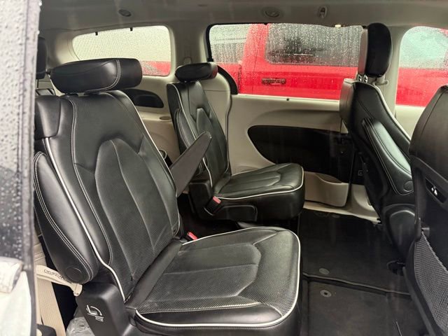 Used 2023 Chrysler Pacifica Limited FWD image 16