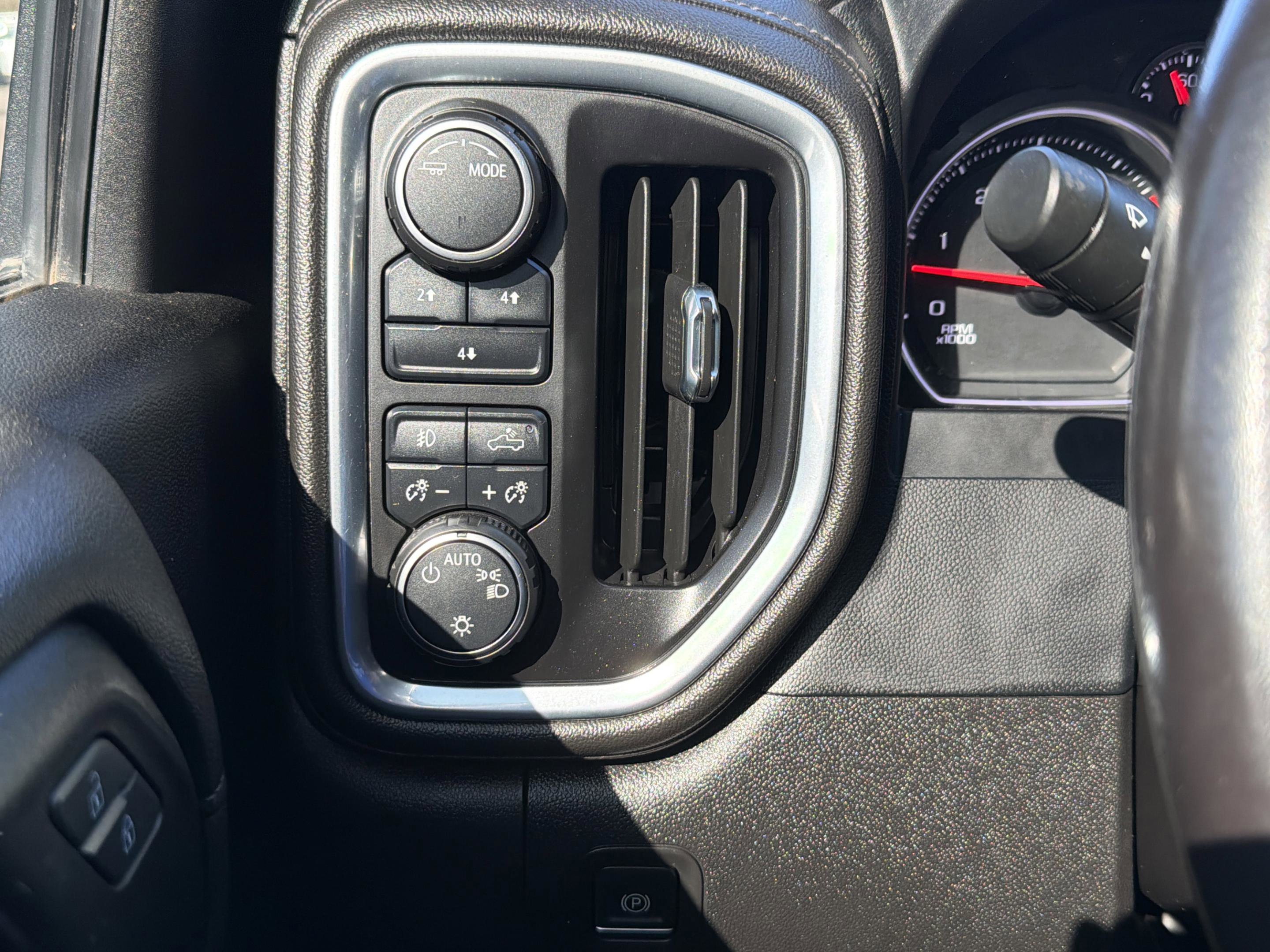 Used 2022 Chevrolet Silverado 2500 LT w/ Convenience Package image 30