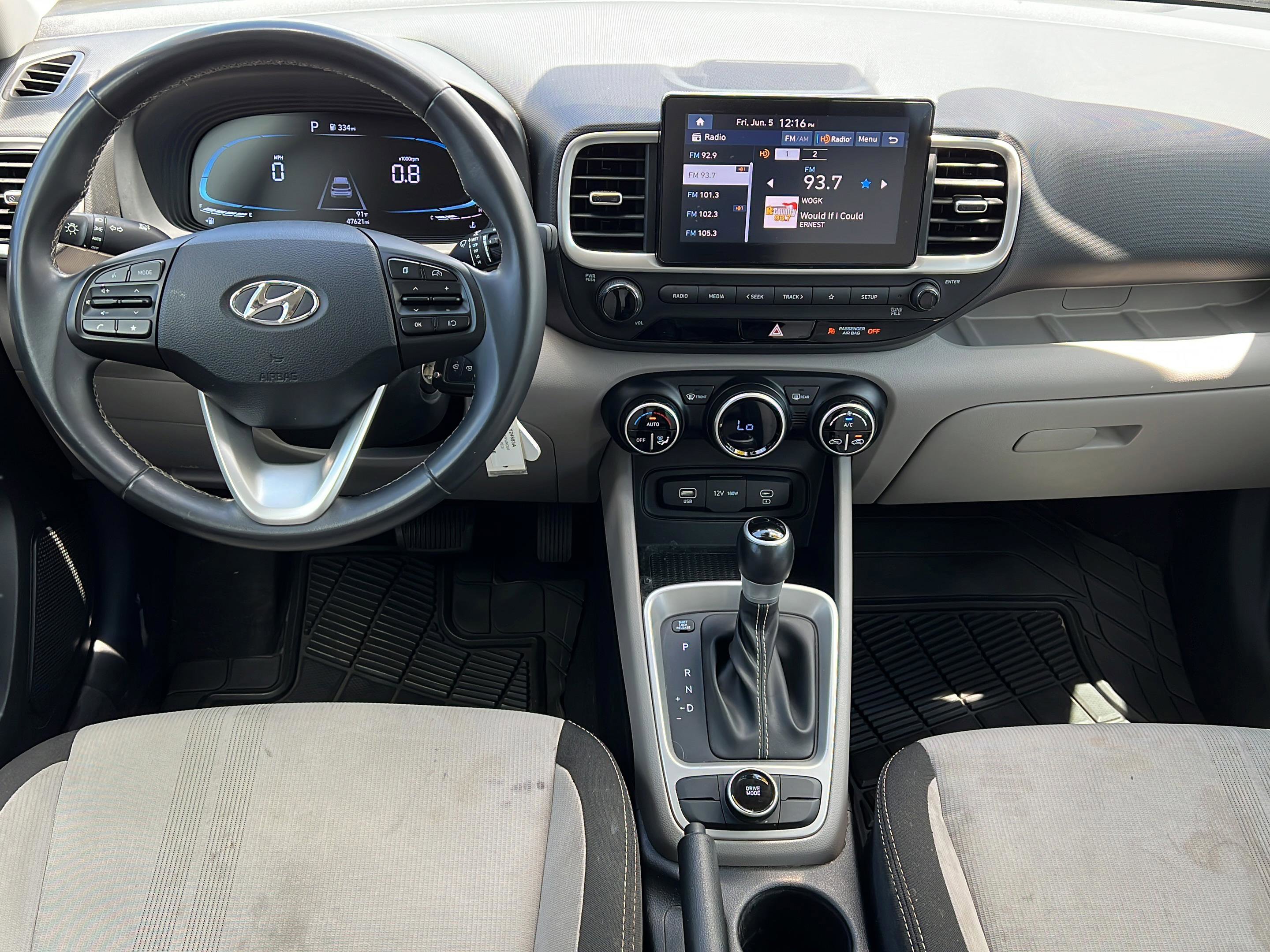 Used 2023 Hyundai Venue SEL FWD image 14