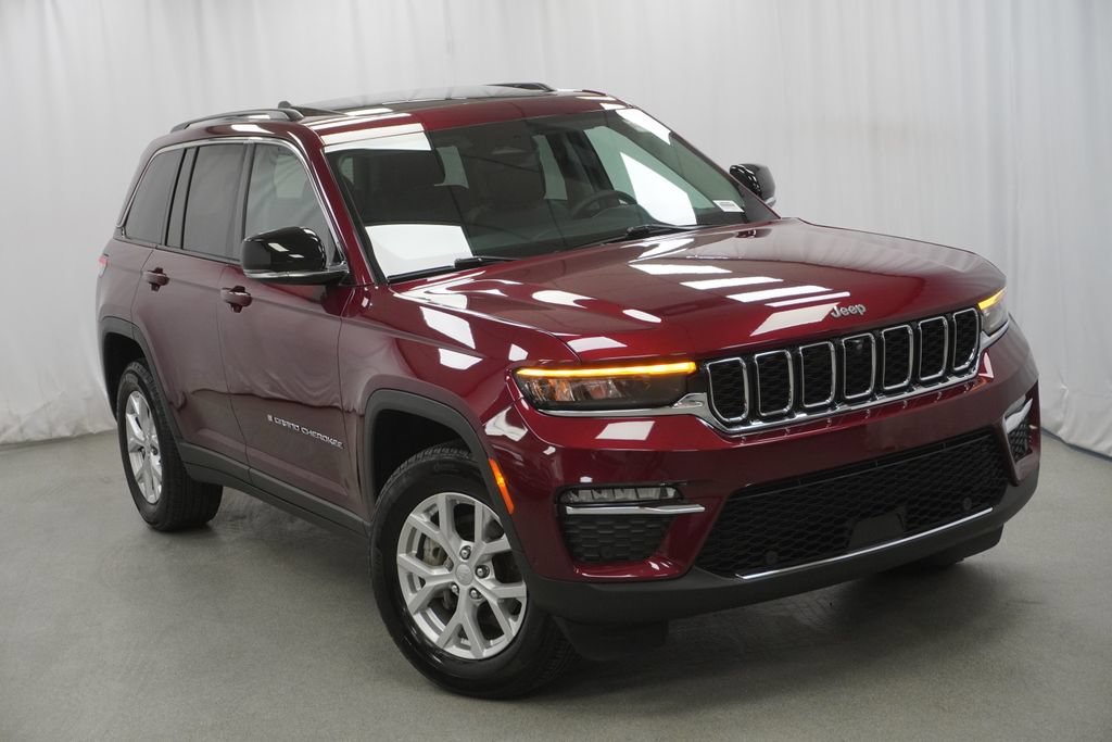 Used 2024 Jeep Grand Cherokee Limited w/ Luxury Tech Group II AWD/4WD image 9