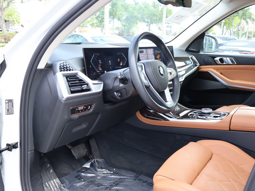 Used 2023 BMW X7 xDrive40i w/ Executive Package image 33