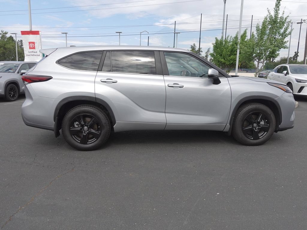 Certified 2024 Toyota Highlander LE AWD/4WD image 2