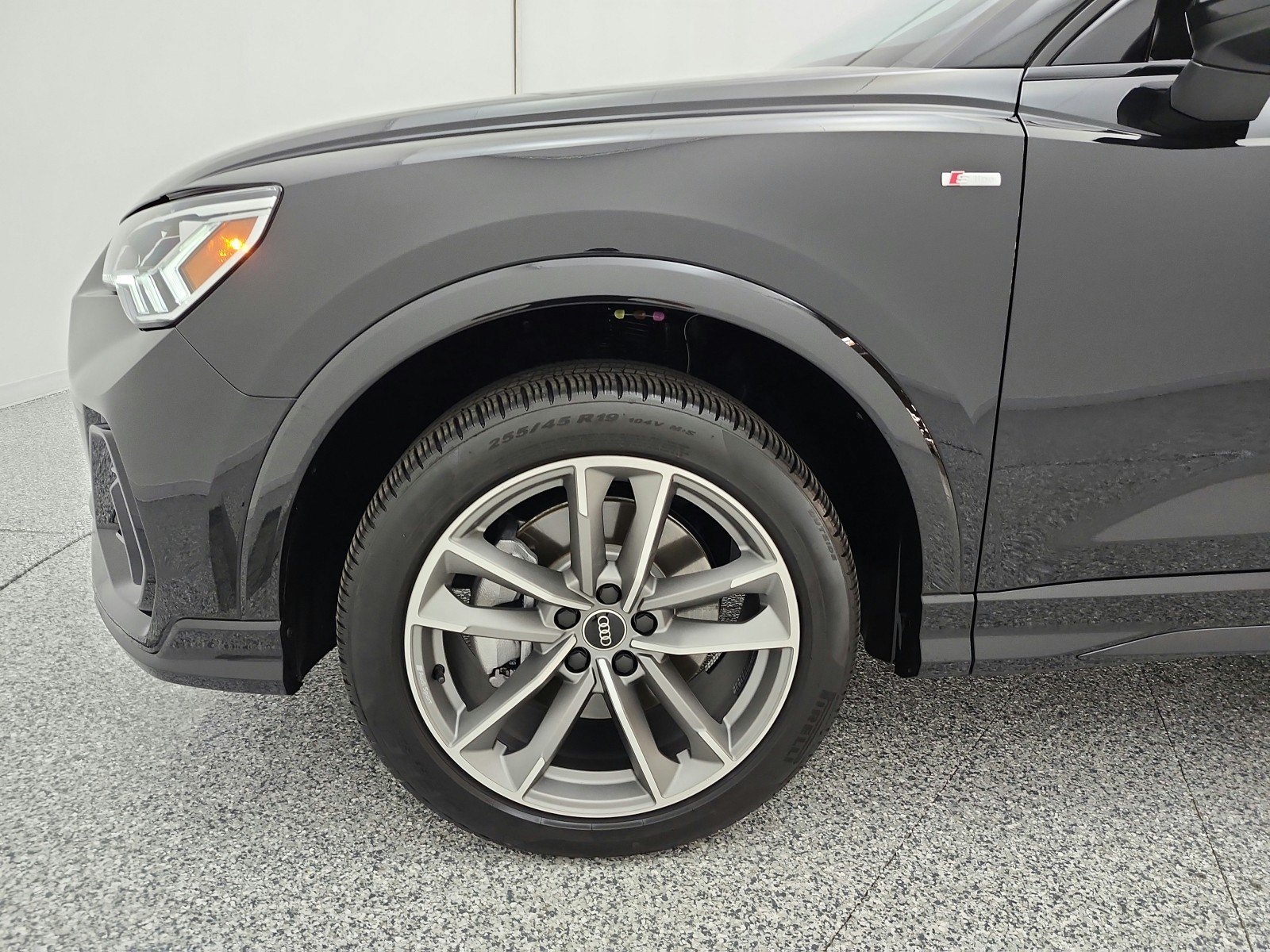 Used 2025 Audi Q3 2.0T Premium w/ Convenience Package AWD/4WD image 17