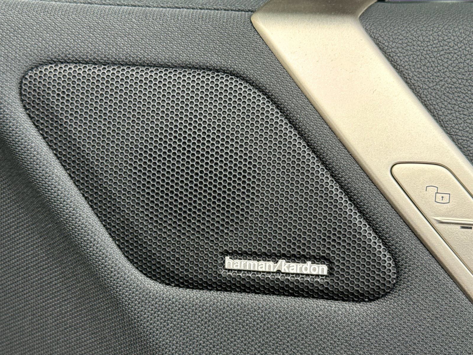 Used 2024 BMW iX xDrive50 w/ Premium Package image 21