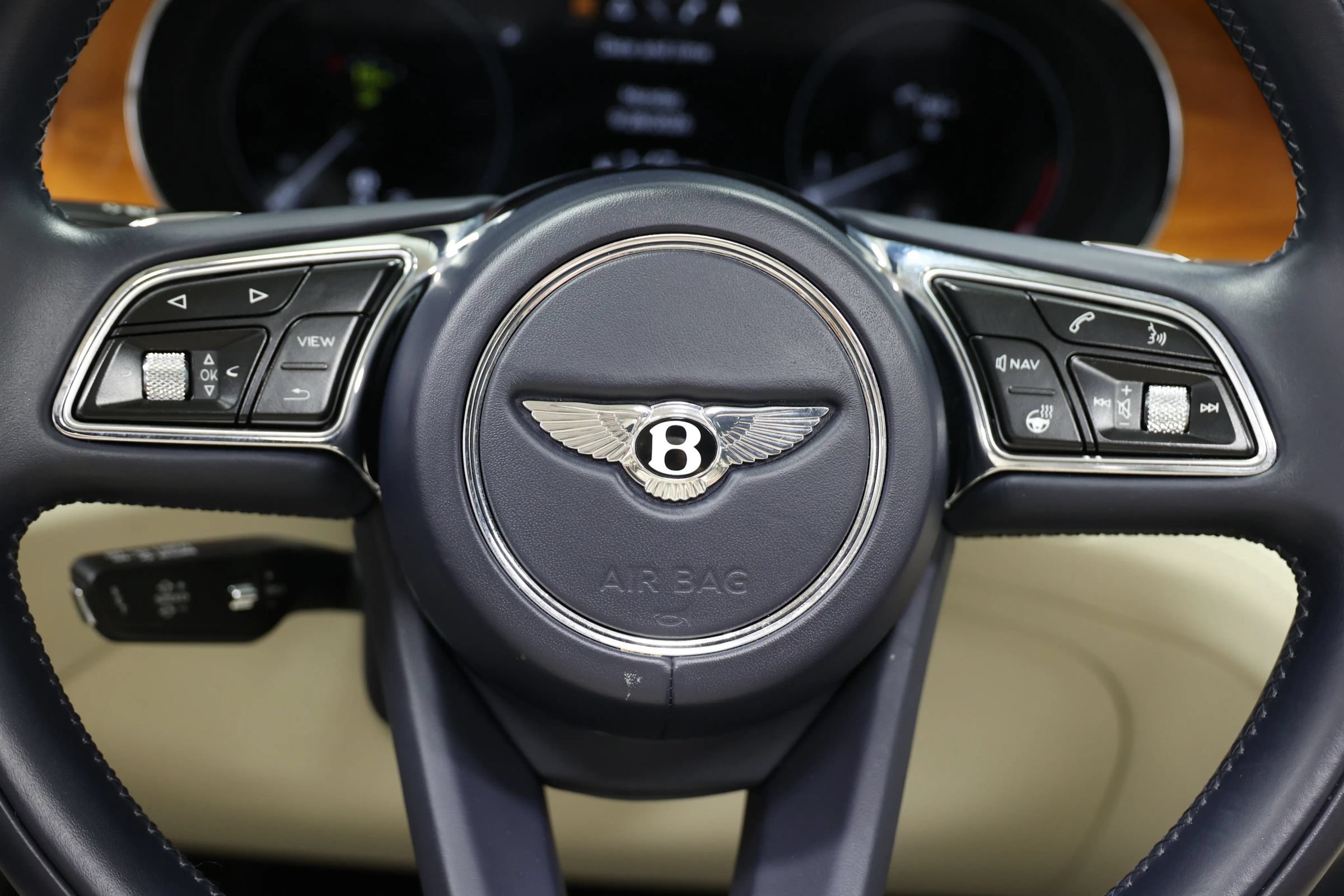 Used 2021 Bentley Bentayga w/ First Edition Specification AWD/4WD image 29