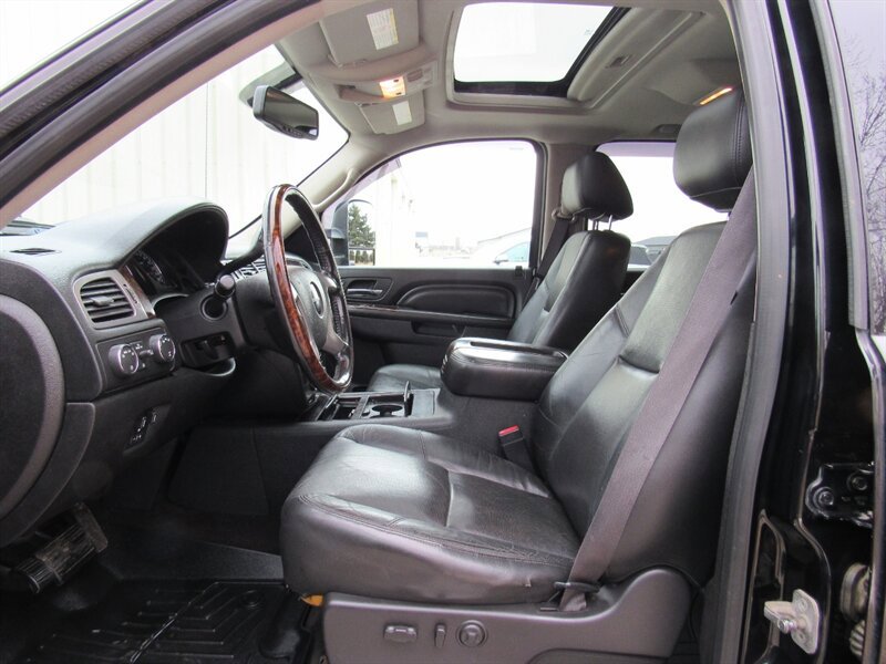 Used 2012 GMC Sierra 2500 Denali w/ Suspension Package, Off-Road image 17