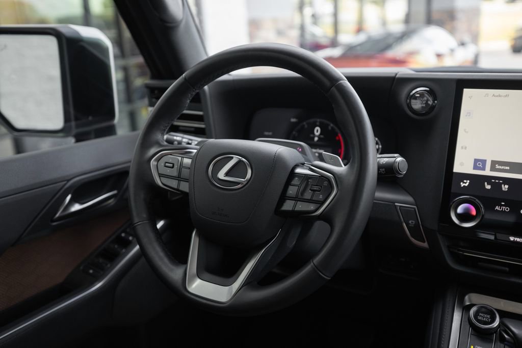 Used 2024 Lexus GX 550 w/ Accessory Package (31) image 27