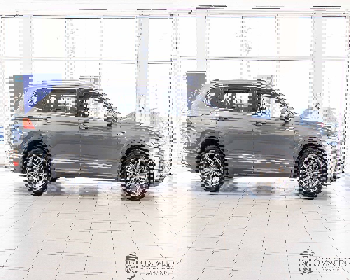 Used 2019 Volkswagen Tiguan SEL Premium image 9