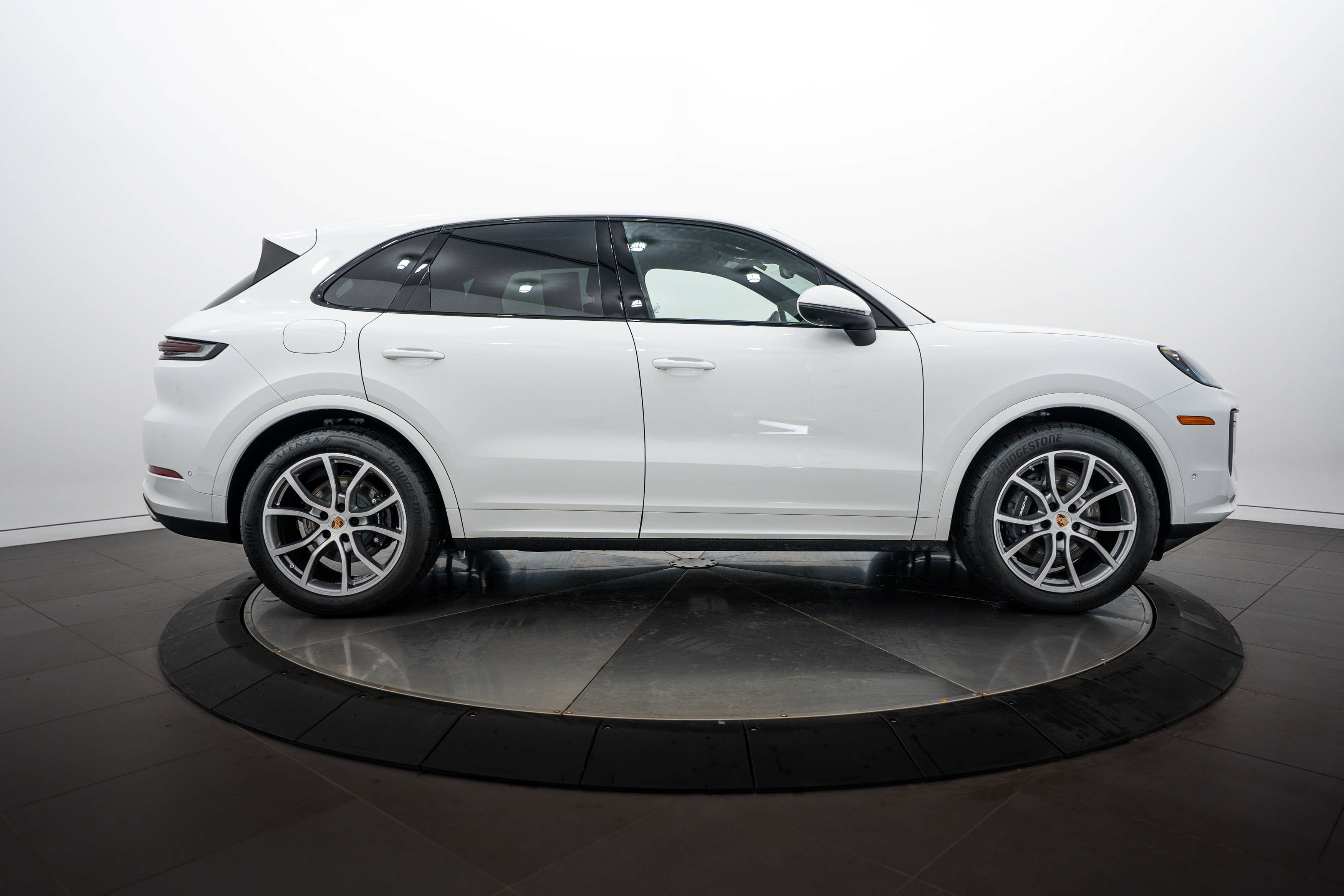 Certified 2026 Porsche Cayenne AWD/4WD image 8