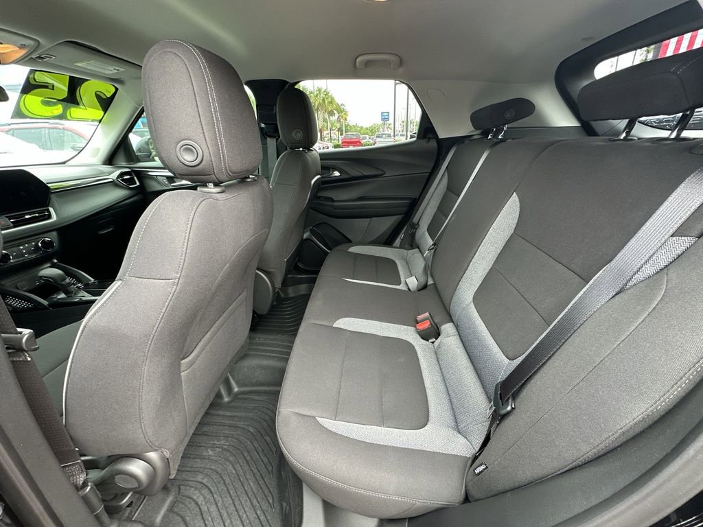 Used 2025 Chevrolet TrailBlazer LS w/ LS Convenience Package FWD image 19