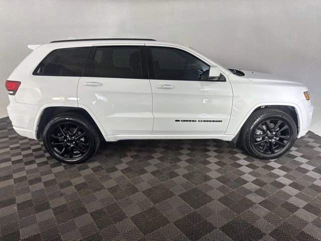 Used 2022 Jeep Grand Cherokee Laredo X AWD/4WD image 5