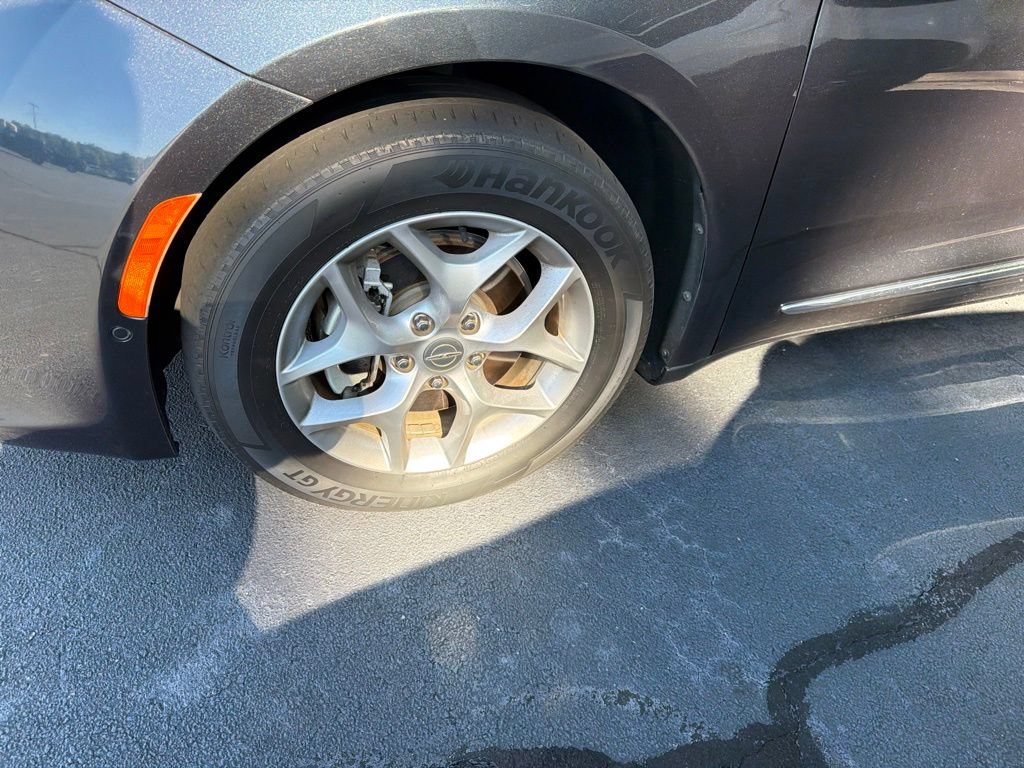 Used 2019 Chrysler Pacifica Touring-L w/ Advanced Safetytec Group FWD image 5