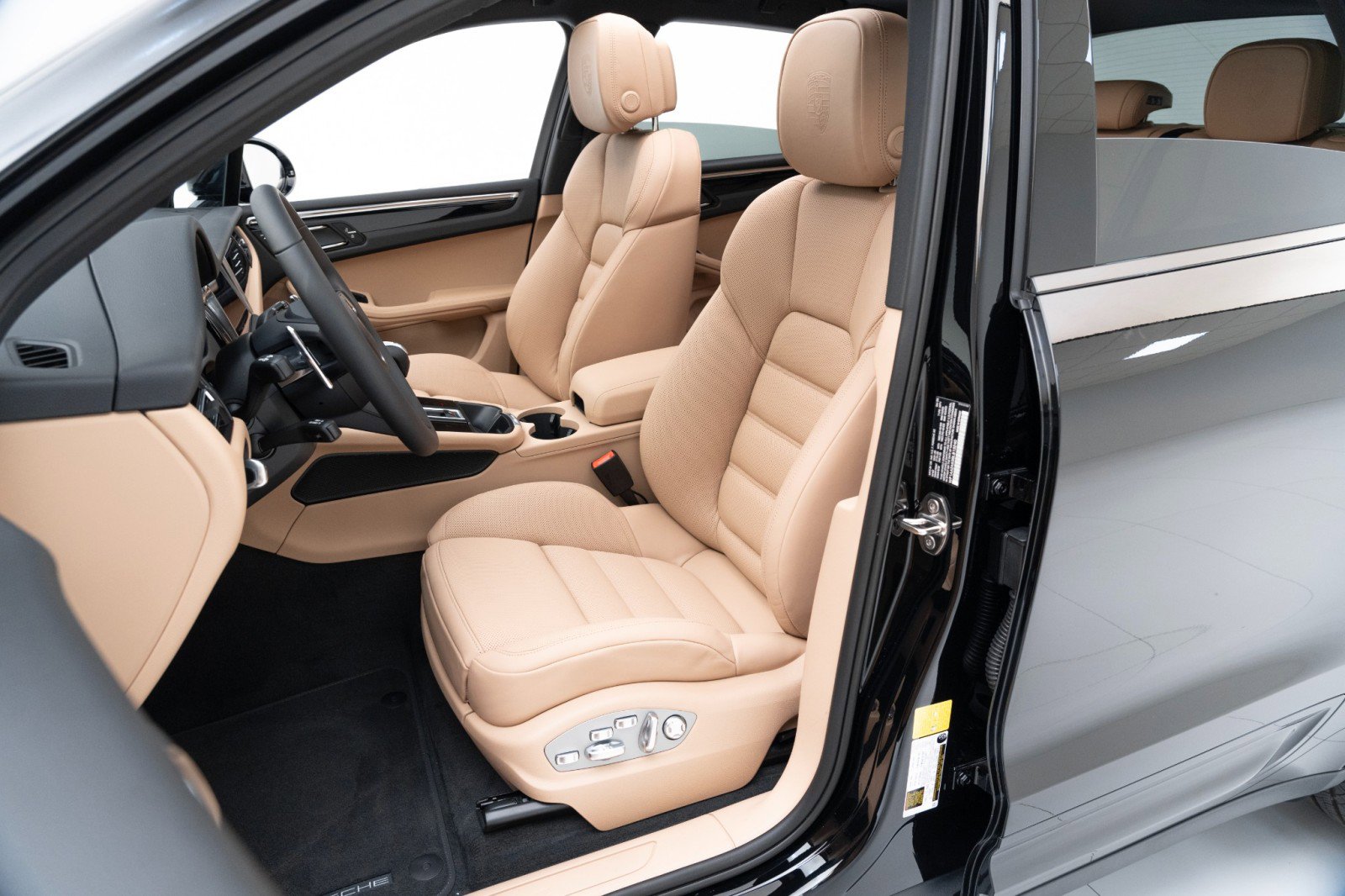 New 2025 Porsche Macan image 5