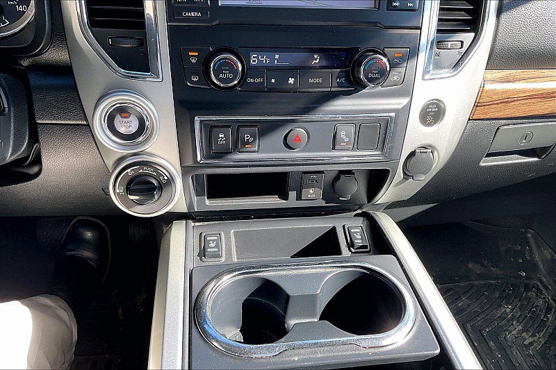 Used 2018 Nissan Titan SL image 15
