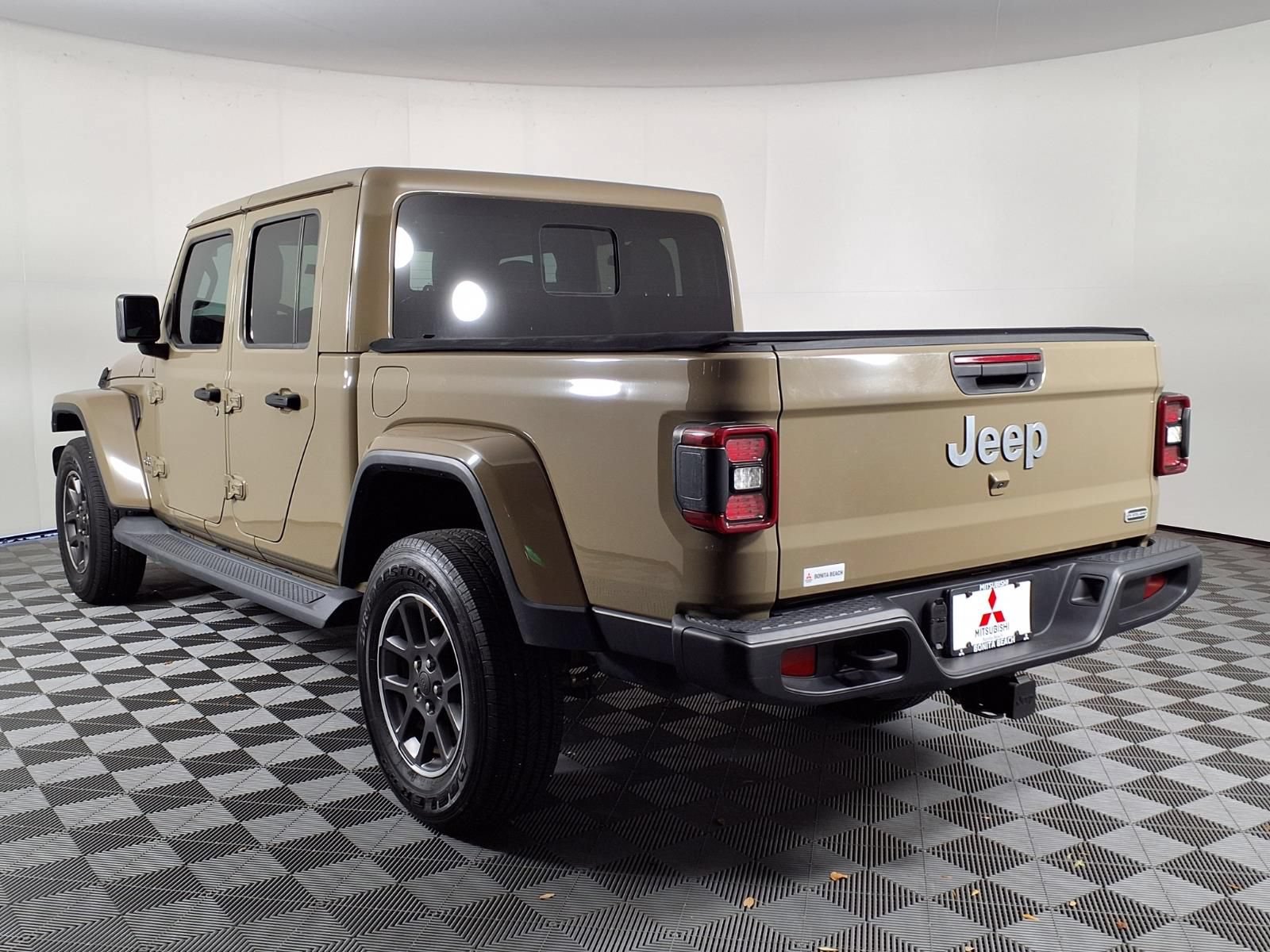 Used 2020 Jeep Gladiator Overland w/ Dual Top Group AWD/4WD image 5