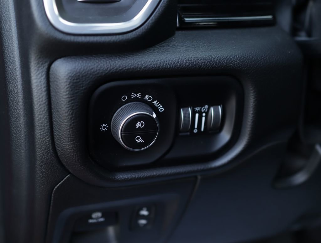 Used 2025 RAM 1500 Laramie w/ Night Edition image 10