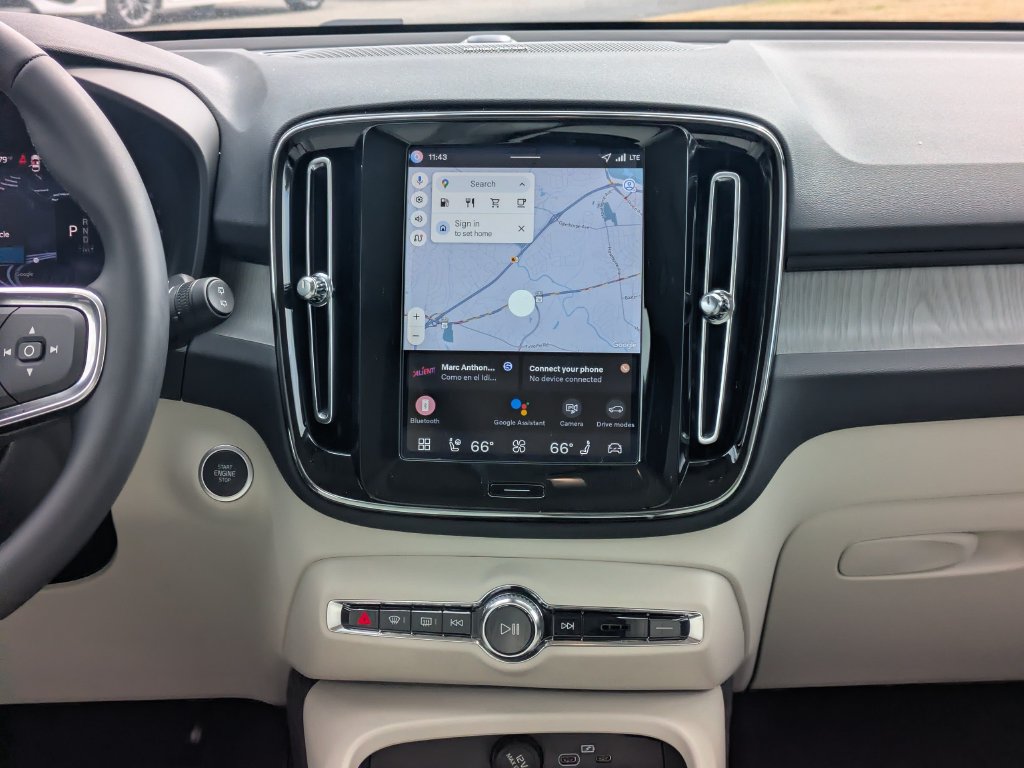 New 2026 Volvo XC40 B4 Plus w/ Climate Package FWD image 19