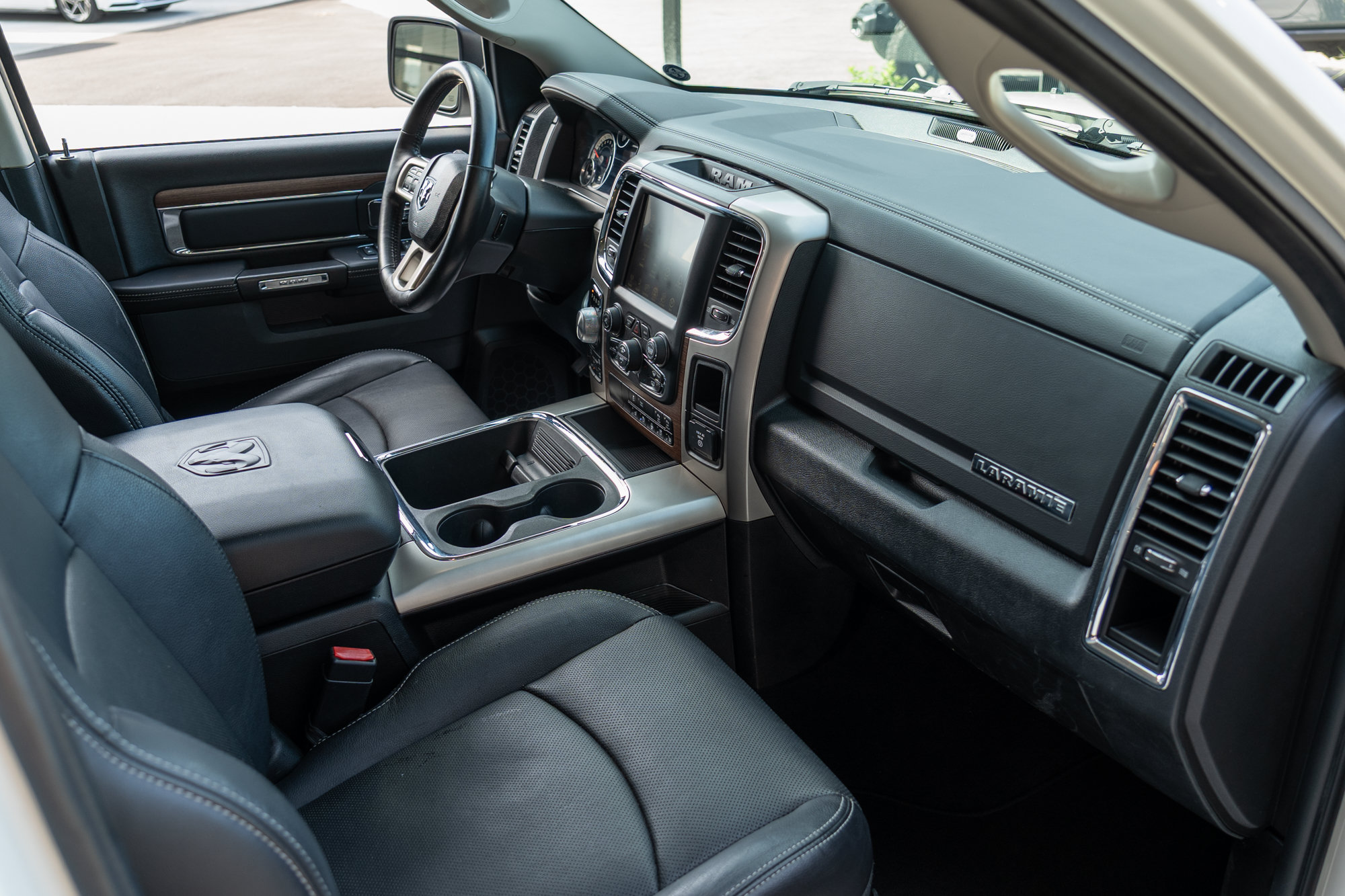 Used 2016 RAM 1500 Laramie w/ Convenience Group AWD/4WD image 15