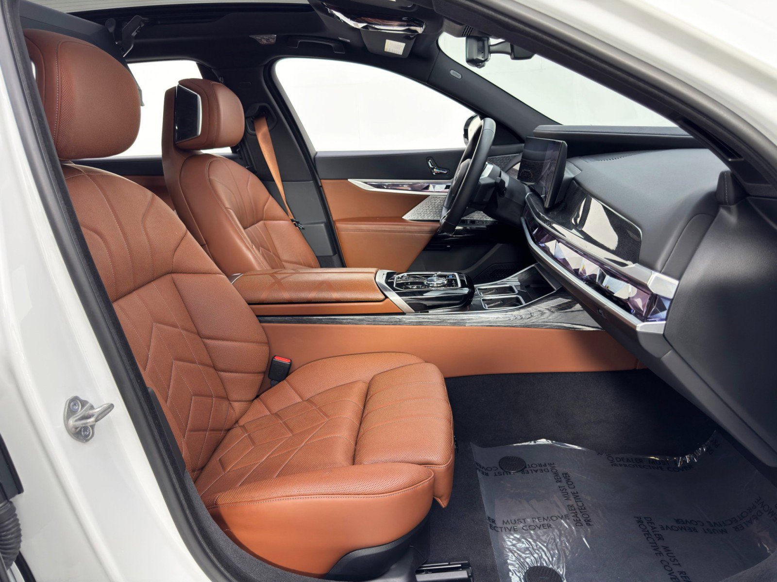 Used 2023 BMW i7 xDrive60 image 17