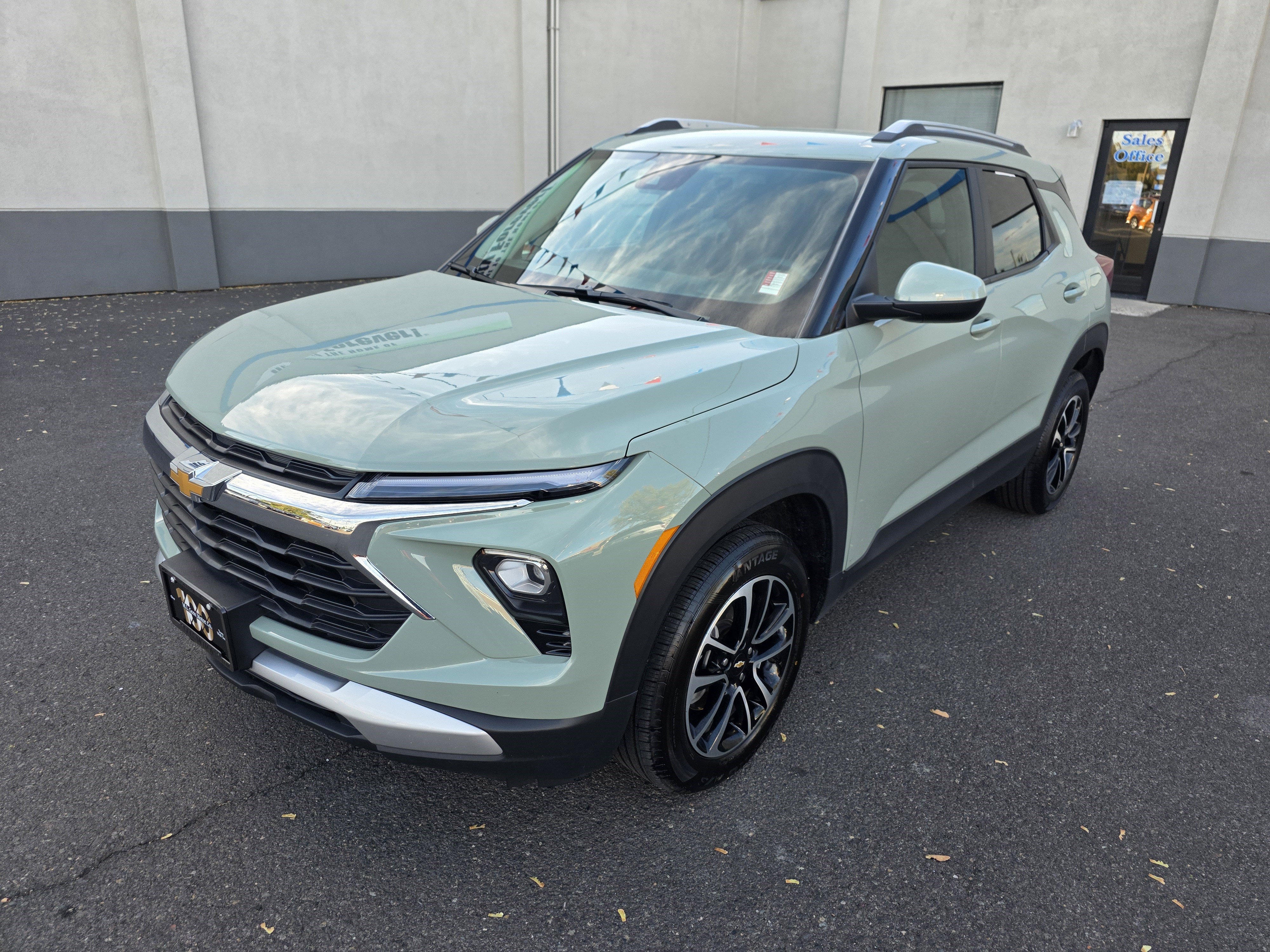 Used 2025 Chevrolet TrailBlazer LT image 4