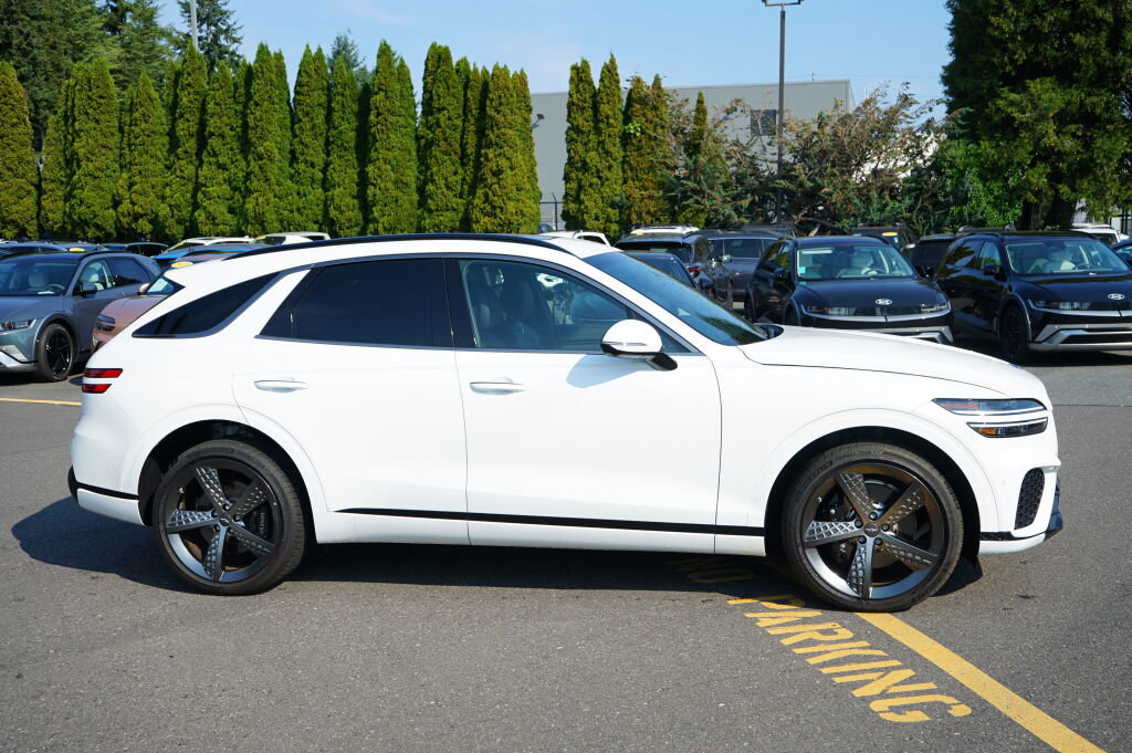 Used 2025 Genesis GV70 3.5T Sport w/ Sport Prestige Package image 4