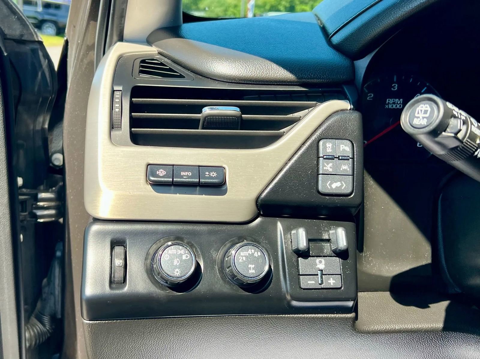 Used 2019 GMC Yukon Denali w/ Denali Ultimate Package image 9