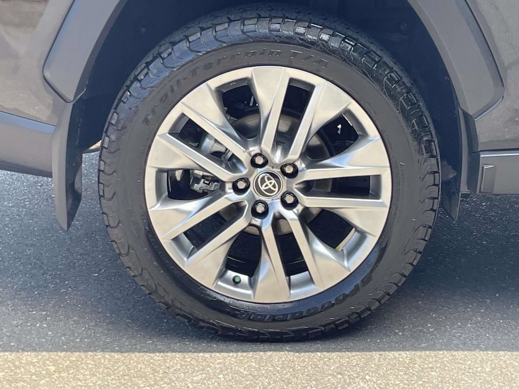 Used 2025 Toyota RAV4 XLE Premium w/ Weather Package FWD image 7