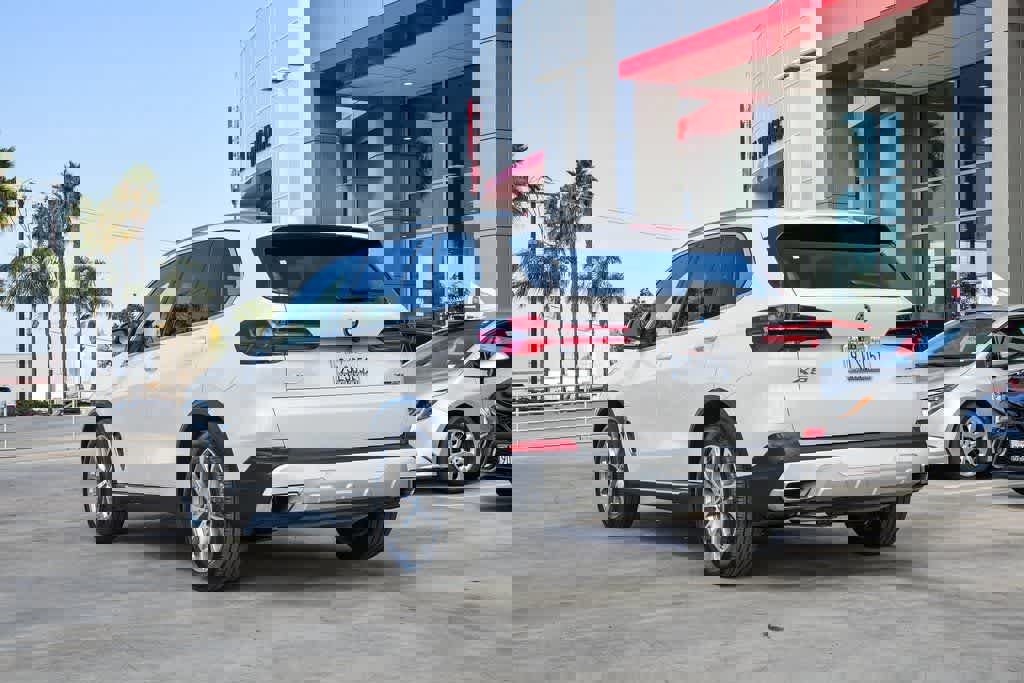 Used 2024 BMW X5 xDrive50e image 9