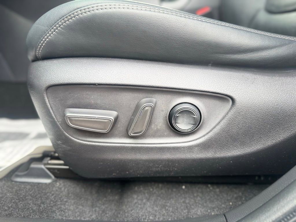 Used 2022 Toyota RAV4 Limited image 18