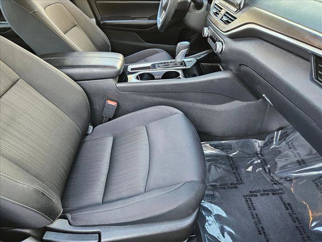 Used 2024 Nissan Altima 2.5 SV image 17