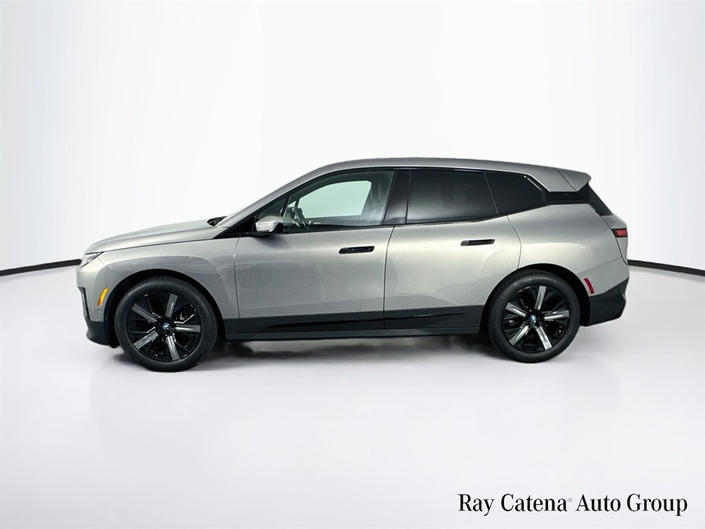 Used 2024 BMW iX xDrive50 w/ Premium Package AWD/4WD image 4