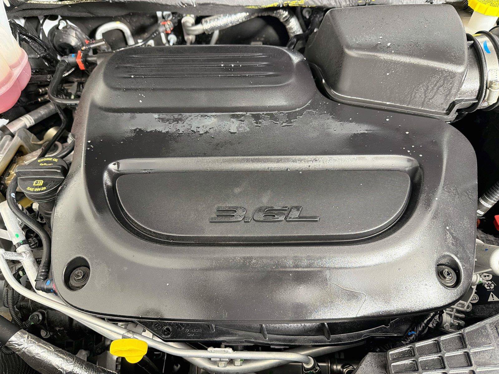 Used 2027 Chrysler Pacifica Limited FWD image 32